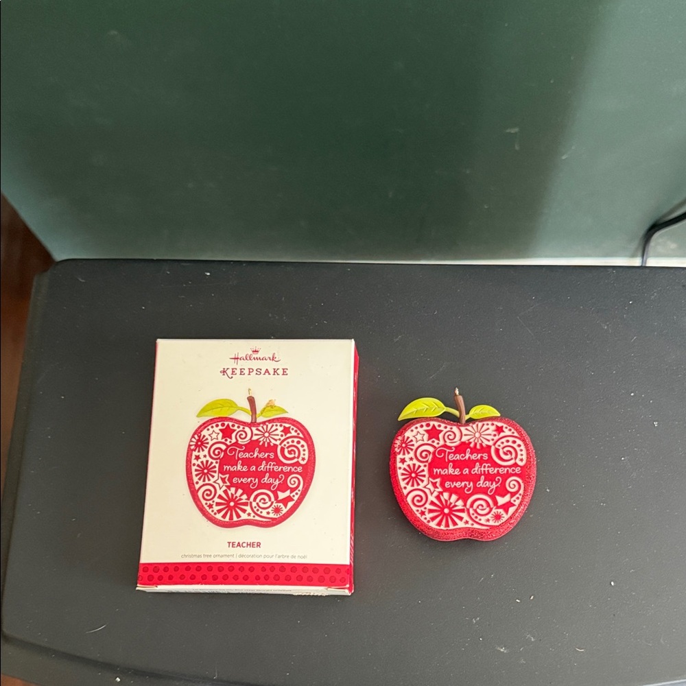 Hallmark Red Apple Teacher Keepsake Ornament with Green‎ Leaf